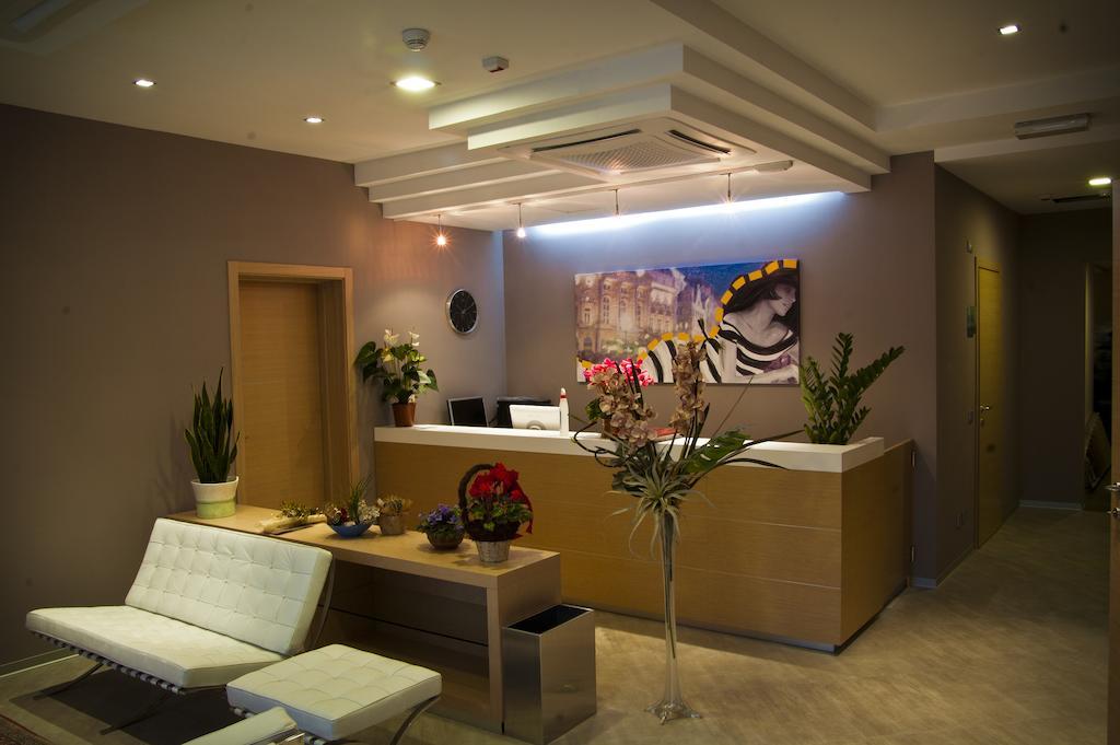 Hotel Main Street Серасоло Экстерьер фото